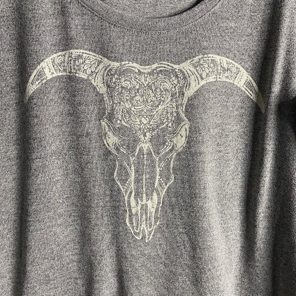 Roper Women's Light Gray Floral Bull Long Sleeve Top - Picture 9 of 10